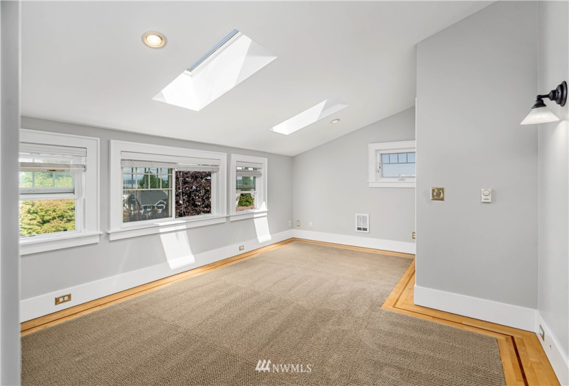 1012 G, Tacoma, Washington 98403, 3 Bedrooms Bedrooms, ,2 BathroomsBathrooms,Residential,For Sale,G,NWM1827260