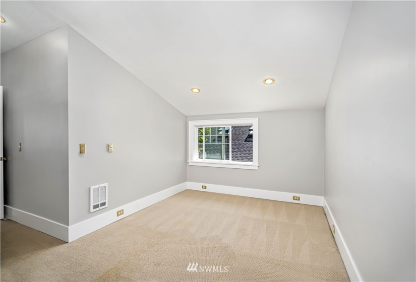 1012 G, Tacoma, Washington 98403, 3 Bedrooms Bedrooms, ,2 BathroomsBathrooms,Residential,For Sale,G,NWM1827260