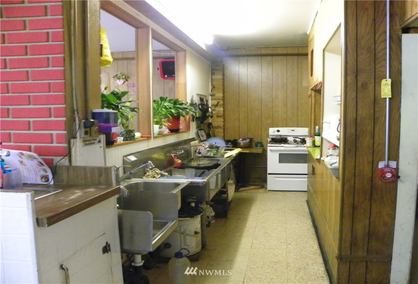 1011 Foster Avenue, Bridgeport, Washington 98813, ,Commercial Sale,For Sale,Foster Avenue,NWM1827488