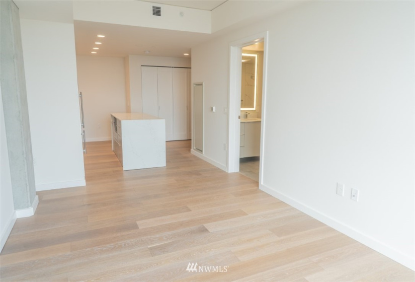 450 Main, Seattle, Washington 98104, 1 Bedroom Bedrooms, ,1 BathroomBathrooms,Residential Lease,For Rent,Main,NWM1827625