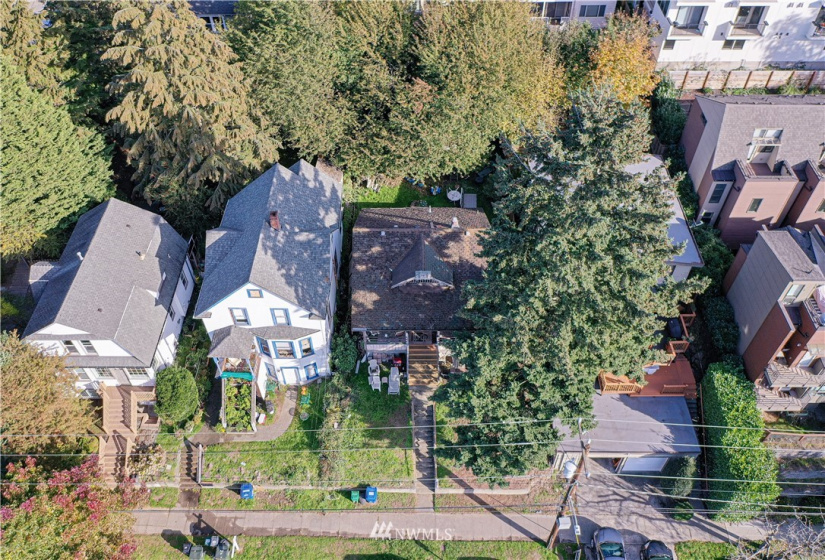 2052 14th, Seattle, Washington 98119, 3 Bedrooms Bedrooms, ,1 BathroomBathrooms,Residential,For Sale,14th,NWM1826435