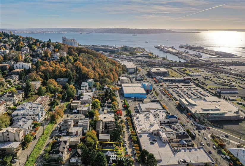 2052 14th, Seattle, Washington 98119, 3 Bedrooms Bedrooms, ,1 BathroomBathrooms,Residential,For Sale,14th,NWM1826435