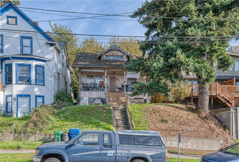 2052 14th, Seattle, Washington 98119, 3 Bedrooms Bedrooms, ,1 BathroomBathrooms,Residential,For Sale,14th,NWM1826435