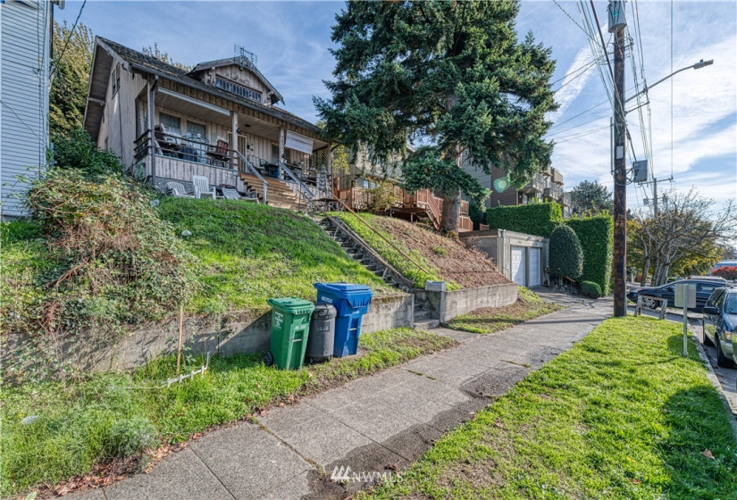 2052 14th, Seattle, Washington 98119, 3 Bedrooms Bedrooms, ,1 BathroomBathrooms,Residential,For Sale,14th,NWM1826435
