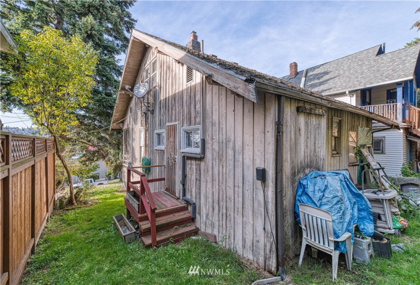 2052 14th, Seattle, Washington 98119, 3 Bedrooms Bedrooms, ,1 BathroomBathrooms,Residential,For Sale,14th,NWM1826435