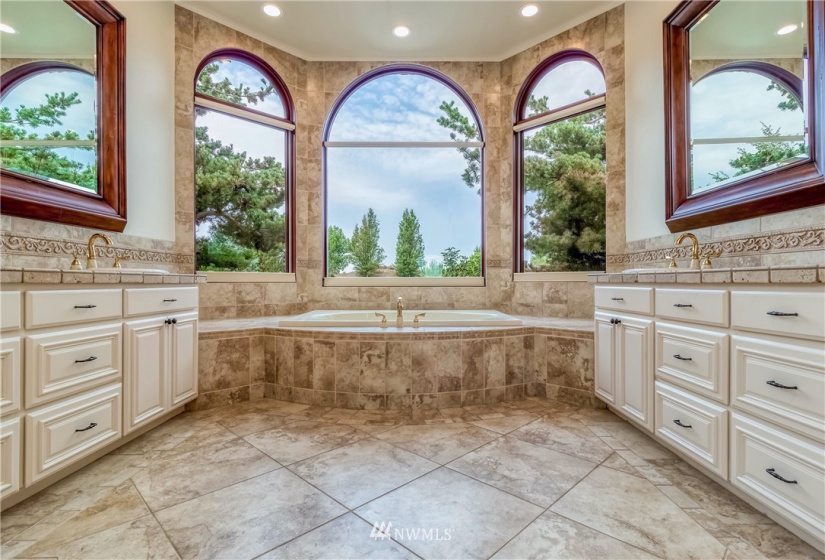 186 Brickwood Dr, Walla Walla, Washington 99362, 4 Bedrooms Bedrooms, ,4 BathroomsBathrooms,Residential,For Sale,Brickwood,Brickwood Dr,NWM1825363