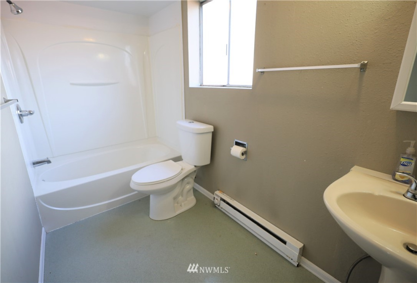 832 4th, Cosmopolis, Washington 98537, 4 Bedrooms Bedrooms, ,2 BathroomsBathrooms,Residential,For Sale,4th,NWM1828780