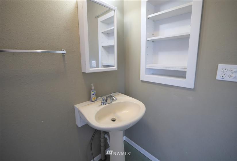 832 4th, Cosmopolis, Washington 98537, 4 Bedrooms Bedrooms, ,2 BathroomsBathrooms,Residential,For Sale,4th,NWM1828780