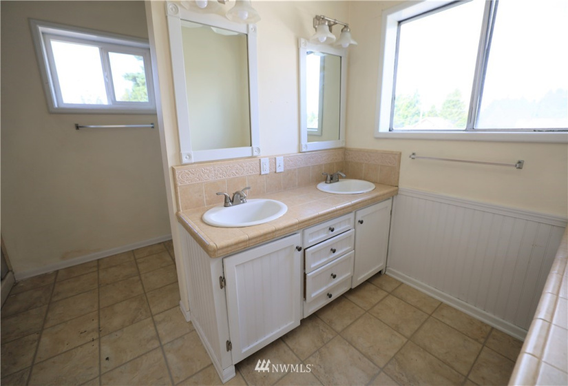 832 4th, Cosmopolis, Washington 98537, 4 Bedrooms Bedrooms, ,2 BathroomsBathrooms,Residential,For Sale,4th,NWM1828780