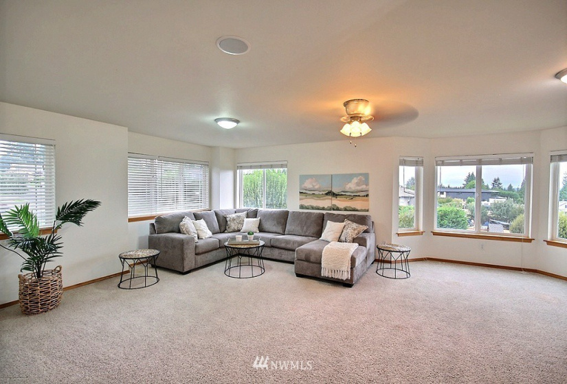 8303 69th, Puyallup, Washington 98371, 5 Bedrooms Bedrooms, ,2 BathroomsBathrooms,Residential,For Sale,Belmont Div Two,69th,NWM1830646