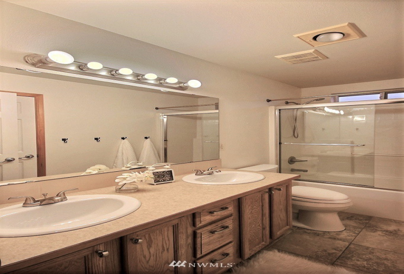 8303 69th, Puyallup, Washington 98371, 5 Bedrooms Bedrooms, ,2 BathroomsBathrooms,Residential,For Sale,Belmont Div Two,69th,NWM1830646