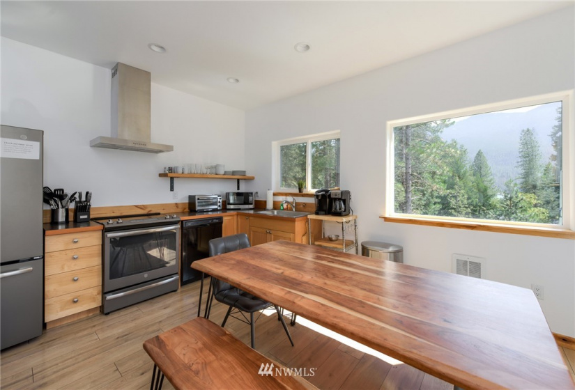 23119 Lake Wenatchee Hwy, Leavenworth, Washington 98826, 1 Bedroom Bedrooms, ,3 BathroomsBathrooms,Residential,For Sale,Lake Wenatchee Hwy,NWM1827353