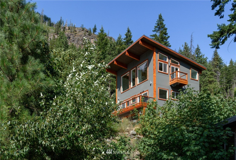 23119 Lake Wenatchee Hwy, Leavenworth, Washington 98826, 1 Bedroom Bedrooms, ,3 BathroomsBathrooms,Residential,For Sale,Lake Wenatchee Hwy,NWM1827353