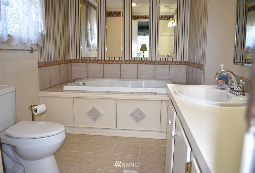 1427 100th, Everett, Washington 98204, 3 Bedrooms Bedrooms, ,1 BathroomBathrooms,Manufactured In Park,For Sale,100th,NWM1830923