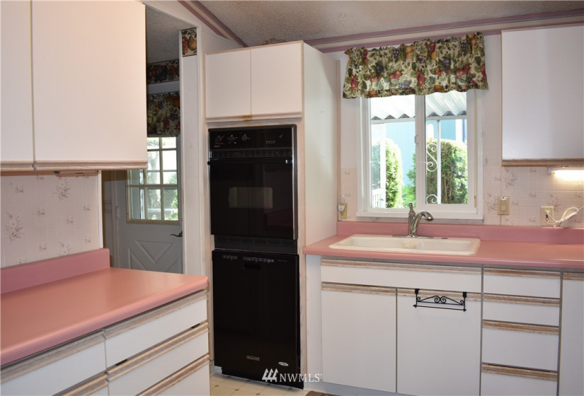 1427 100th, Everett, Washington 98204, 3 Bedrooms Bedrooms, ,1 BathroomBathrooms,Manufactured In Park,For Sale,100th,NWM1830923