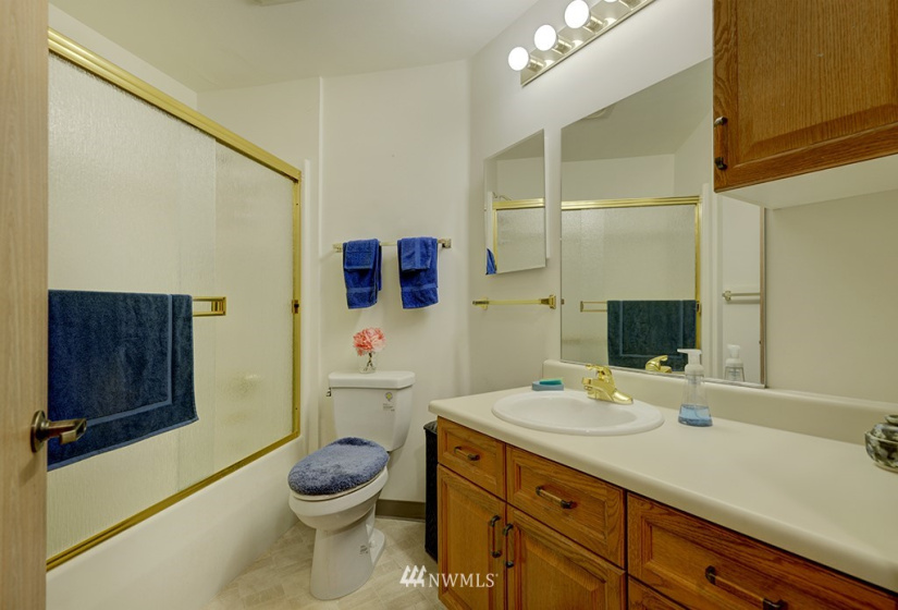 1822 152nd, Bellevue, Washington 98007, 3 Bedrooms Bedrooms, ,1 BathroomBathrooms,Residential,For Sale,Silver Glen,152nd,NWM1829715