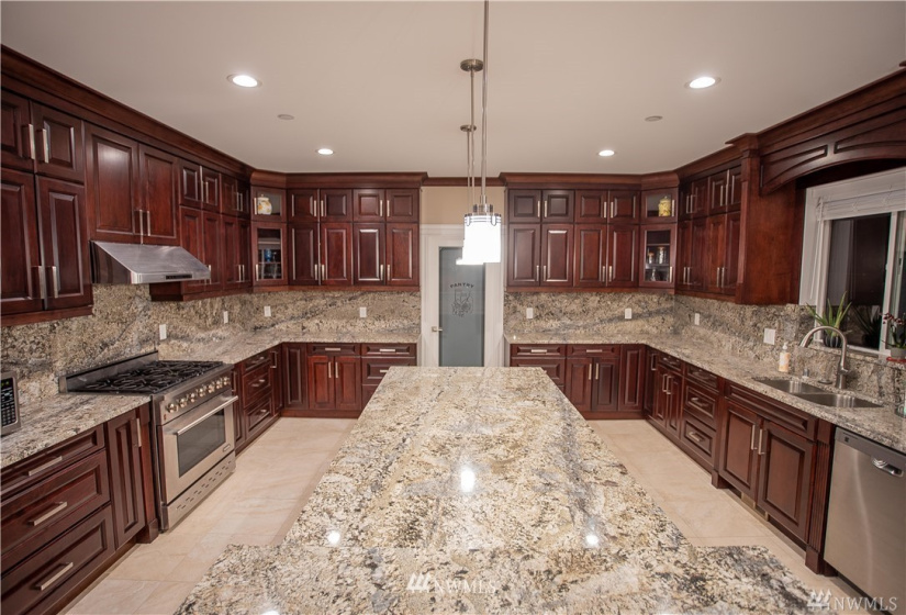 4768 146th, Tukwila, Washington 98168, 5 Bedrooms Bedrooms, ,5 BathroomsBathrooms,Residential,For Sale,146th,NWM1831843