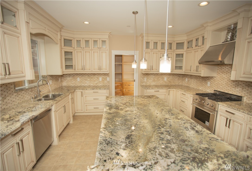 4768 146th, Tukwila, Washington 98168, 5 Bedrooms Bedrooms, ,5 BathroomsBathrooms,Residential,For Sale,146th,NWM1831843