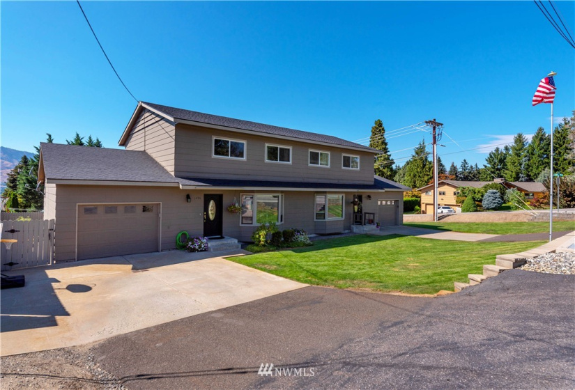 1496 Eastmont, East Wenatchee, Washington 98802, ,Residential Income,For Sale,Eastmont,NWM1832432