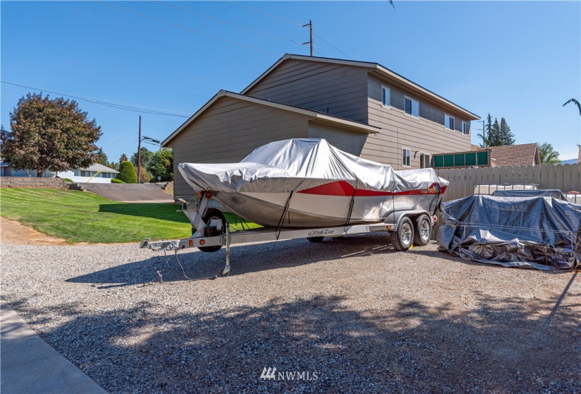 1496 Eastmont, East Wenatchee, Washington 98802, ,Residential Income,For Sale,Eastmont,NWM1832432