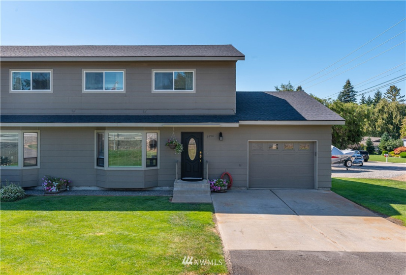 1496 Eastmont, East Wenatchee, Washington 98802, ,Residential Income,For Sale,Eastmont,NWM1832432