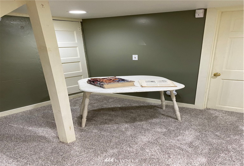 1713 Hoyt, Everett, Washington 98201, 5 Bedrooms Bedrooms, ,2 BathroomsBathrooms,Residential,For Sale,Hoyt,NWM1832018