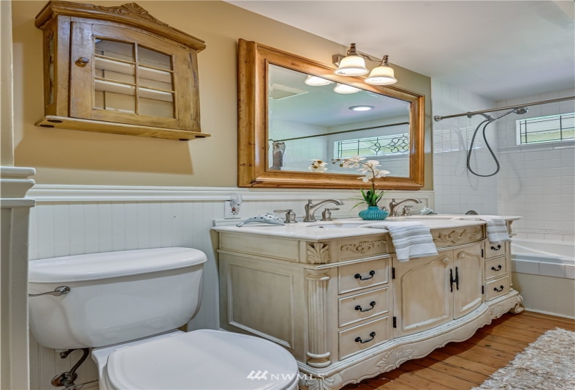 1713 Hoyt, Everett, Washington 98201, 5 Bedrooms Bedrooms, ,2 BathroomsBathrooms,Residential,For Sale,Hoyt,NWM1832018