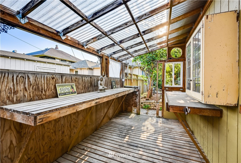 1713 Hoyt, Everett, Washington 98201, 5 Bedrooms Bedrooms, ,2 BathroomsBathrooms,Residential,For Sale,Hoyt,NWM1832018