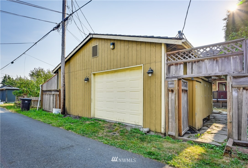 1713 Hoyt, Everett, Washington 98201, 5 Bedrooms Bedrooms, ,2 BathroomsBathrooms,Residential,For Sale,Hoyt,NWM1832018