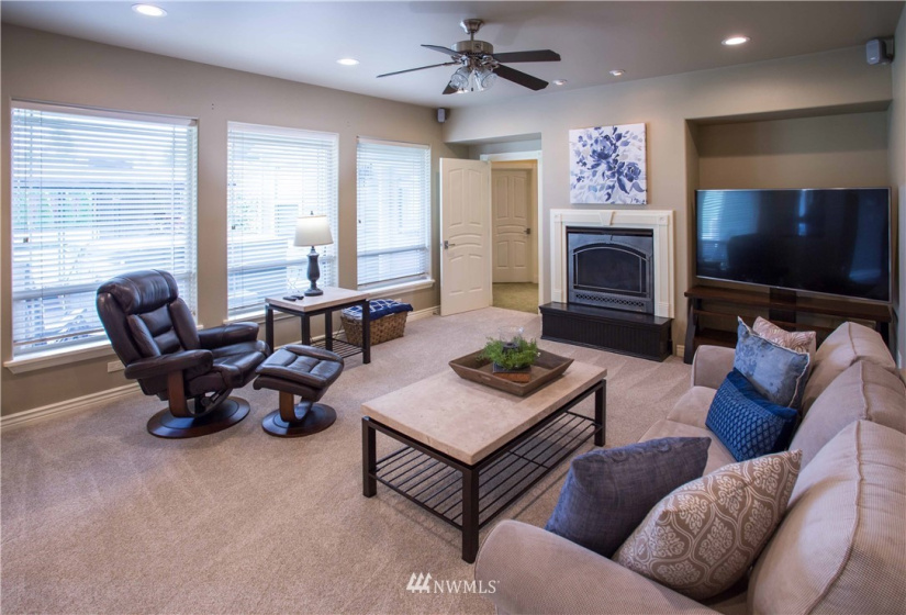 5768 Willow Springs, Ferndale, Washington 98248, ,Residential,For Sale,Northwest County Acres,Willow Springs,NWM1833243