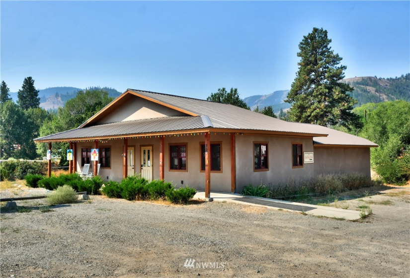 309 Methow Valley Hwy 20, Twisp, Washington 98856, ,Commercial Sale,For Sale,Methow Valley Hwy 20,NWM1819553
