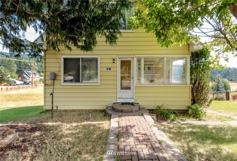 3811 SR 903, Roslyn, Washington 98941, 3 Bedrooms Bedrooms, ,1 BathroomBathrooms,Residential,For Sale,SR 903,NWM1833992