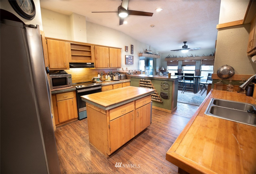 9 Canyon Spur, Oroville, Washington 98844, 4 Bedrooms Bedrooms, ,2 BathroomsBathrooms,Residential,For Sale,Canyon Spur,NWM1834103