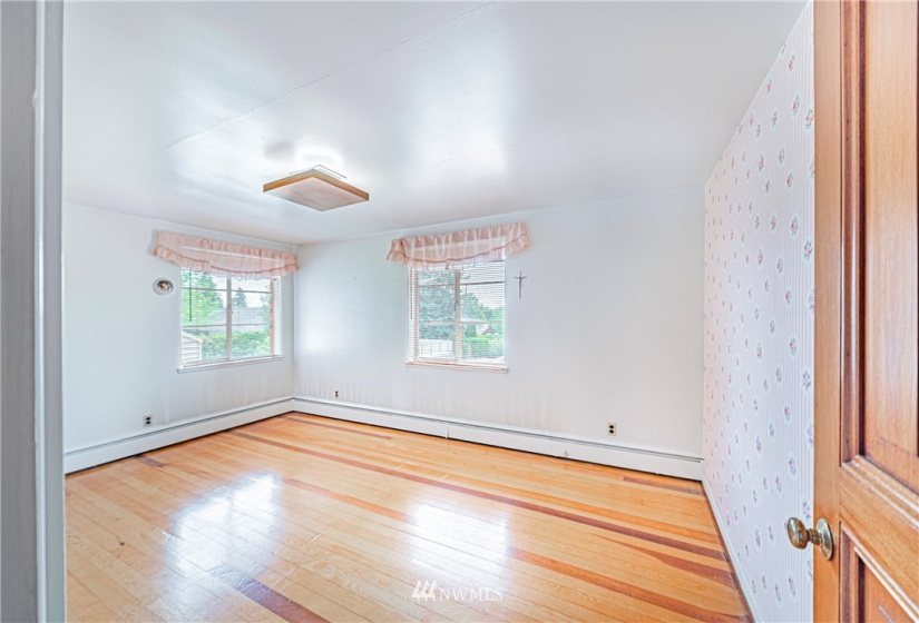 1102 Craig, Ellensburg, Washington 98926, 7 Bedrooms Bedrooms, ,3 BathroomsBathrooms,Residential,For Sale,Craig,NWM1834179