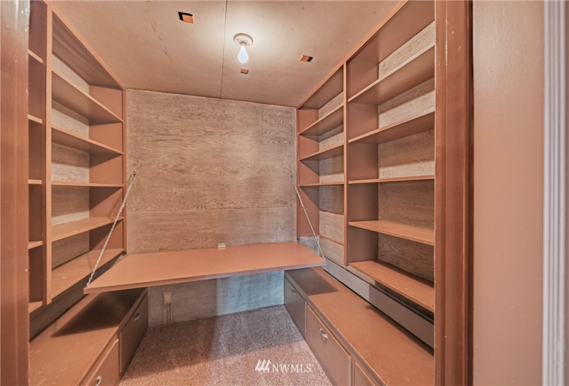 1102 Craig, Ellensburg, Washington 98926, 7 Bedrooms Bedrooms, ,3 BathroomsBathrooms,Residential,For Sale,Craig,NWM1834179