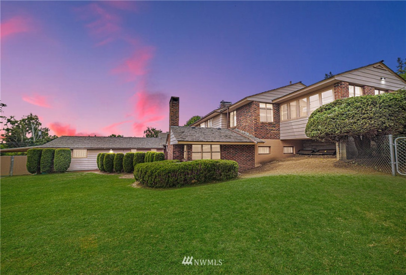 1102 Craig, Ellensburg, Washington 98926, 7 Bedrooms Bedrooms, ,3 BathroomsBathrooms,Residential,For Sale,Craig,NWM1834179