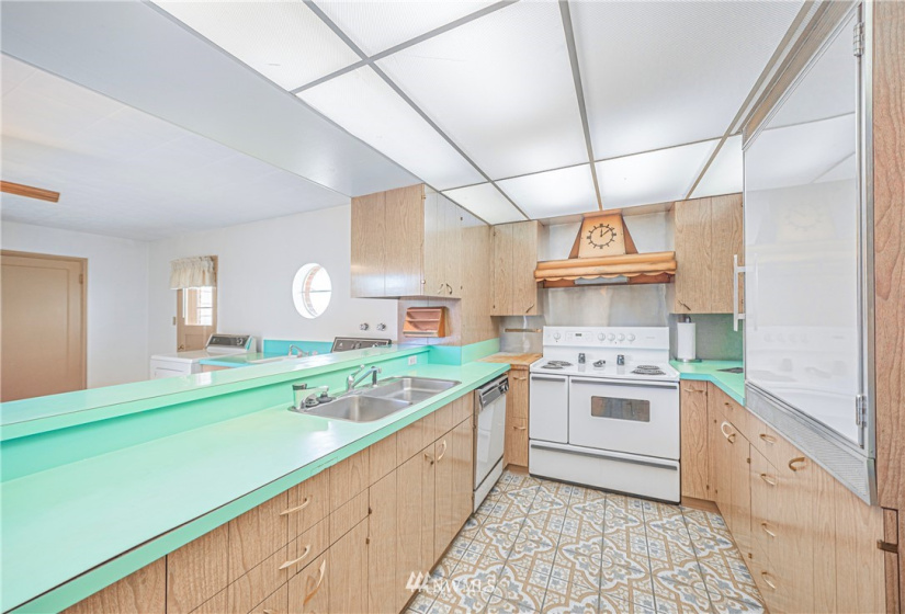 1102 Craig, Ellensburg, Washington 98926, 7 Bedrooms Bedrooms, ,3 BathroomsBathrooms,Residential,For Sale,Craig,NWM1834179