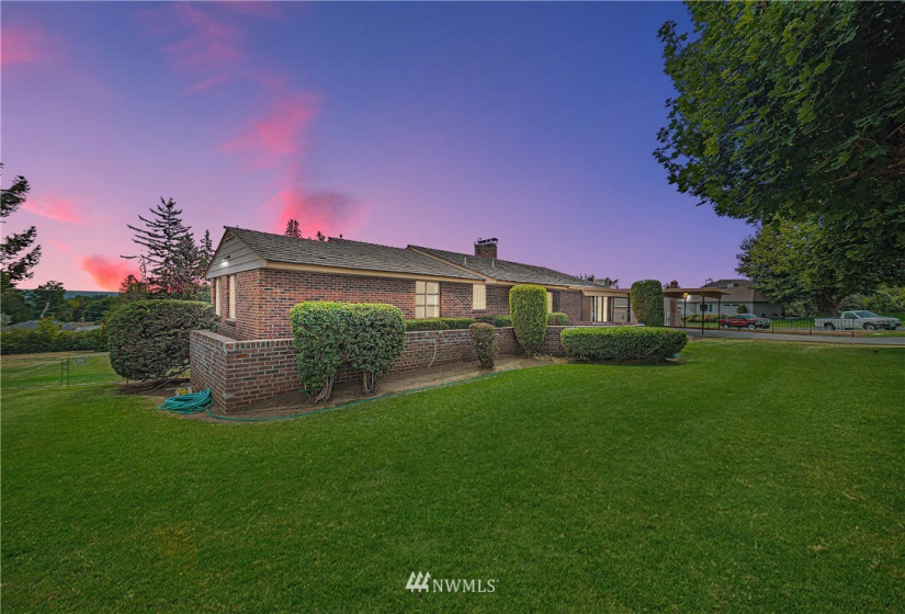 1102 Craig, Ellensburg, Washington 98926, 7 Bedrooms Bedrooms, ,3 BathroomsBathrooms,Residential,For Sale,Craig,NWM1834179