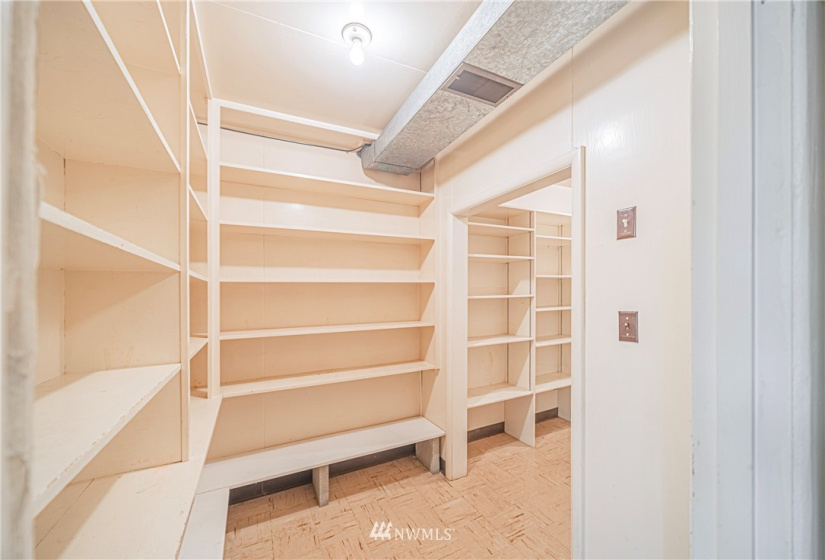 1102 Craig, Ellensburg, Washington 98926, 7 Bedrooms Bedrooms, ,3 BathroomsBathrooms,Residential,For Sale,Craig,NWM1834179