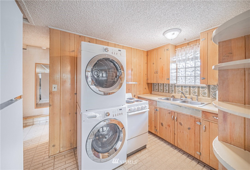 1102 Craig, Ellensburg, Washington 98926, 7 Bedrooms Bedrooms, ,3 BathroomsBathrooms,Residential,For Sale,Craig,NWM1834179