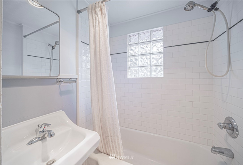 1102 Craig, Ellensburg, Washington 98926, 7 Bedrooms Bedrooms, ,3 BathroomsBathrooms,Residential,For Sale,Craig,NWM1834179