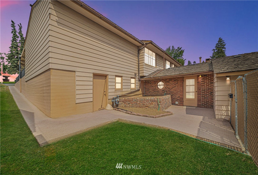 1102 Craig, Ellensburg, Washington 98926, 7 Bedrooms Bedrooms, ,3 BathroomsBathrooms,Residential,For Sale,Craig,NWM1834179