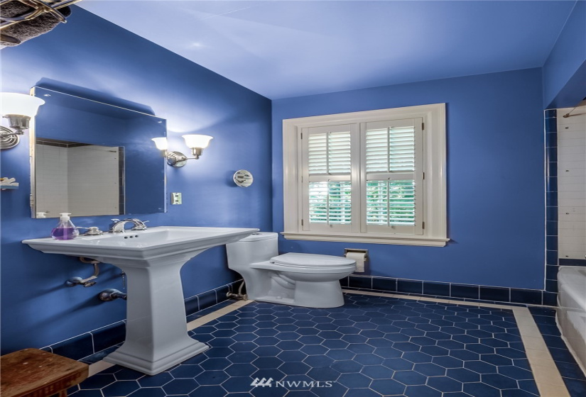 8017 Thorne, Lakewood, Washington 98498, 6 Bedrooms Bedrooms, ,3 BathroomsBathrooms,Residential,For Sale,Thorne,NWM1829555