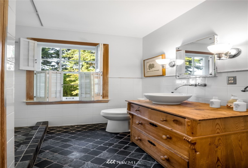 8017 Thorne, Lakewood, Washington 98498, 6 Bedrooms Bedrooms, ,3 BathroomsBathrooms,Residential,For Sale,Thorne,NWM1829555