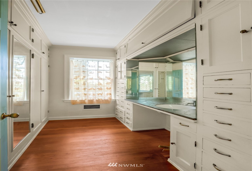 8017 Thorne, Lakewood, Washington 98498, 6 Bedrooms Bedrooms, ,3 BathroomsBathrooms,Residential,For Sale,Thorne,NWM1829555