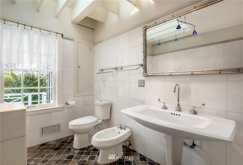 8017 Thorne, Lakewood, Washington 98498, 6 Bedrooms Bedrooms, ,3 BathroomsBathrooms,Residential,For Sale,Thorne,NWM1829555