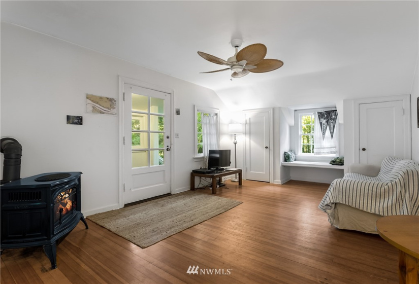 8017 Thorne, Lakewood, Washington 98498, 6 Bedrooms Bedrooms, ,3 BathroomsBathrooms,Residential,For Sale,Thorne,NWM1829555