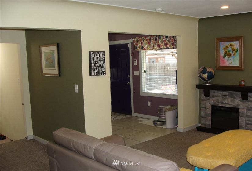 1017 Ivy, Moses Lake, Washington 98837, 4 Bedrooms Bedrooms, ,1 BathroomBathrooms,Residential,For Sale,Guffin Eccles ADD,Ivy,NWM1833624