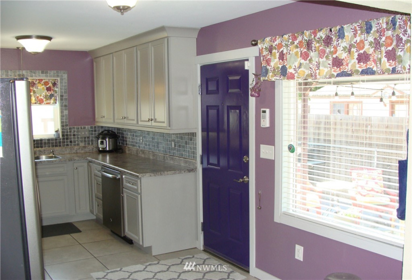 1017 Ivy, Moses Lake, Washington 98837, 4 Bedrooms Bedrooms, ,1 BathroomBathrooms,Residential,For Sale,Guffin Eccles ADD,Ivy,NWM1833624