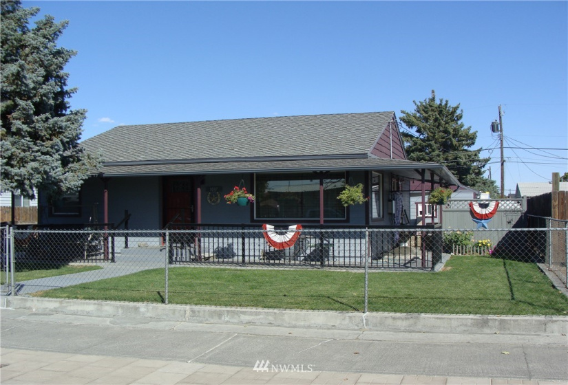 1017 Ivy, Moses Lake, Washington 98837, 4 Bedrooms Bedrooms, ,1 BathroomBathrooms,Residential,For Sale,Guffin Eccles ADD,Ivy,NWM1833624